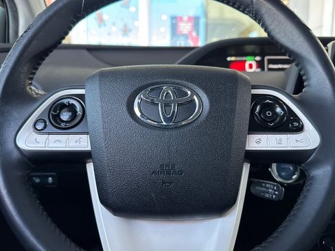 Used 2017 Toyota Prius Prime Advanced image 29