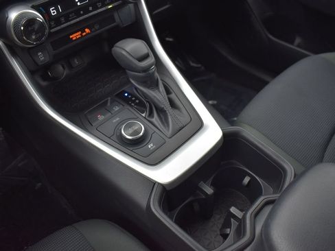 Used 2022 Toyota RAV4 LE AWD/4WD image 19