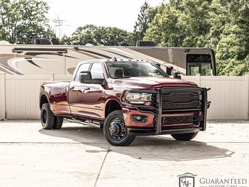 Used 2024 RAM 3500 Big Horn w/ Night Edition AWD/4WD image 3