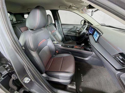Used 2025 Nissan Kicks SR AWD/4WD image 27