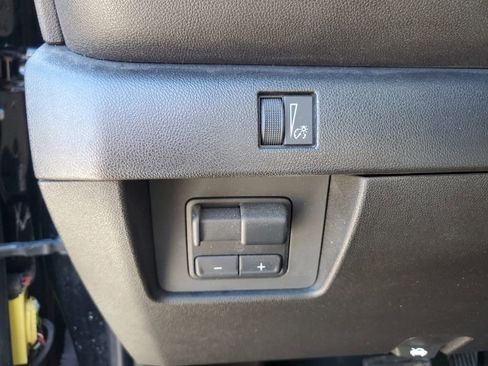 Used 2024 Chevrolet Colorado Trail Boss w/ Advanced Trailering Package AWD/4WD image 9