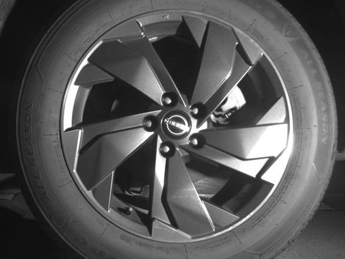 Used 2025 Nissan Rogue SV image 14