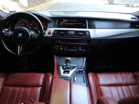 Used 2016 BMW M5 RWD image 11