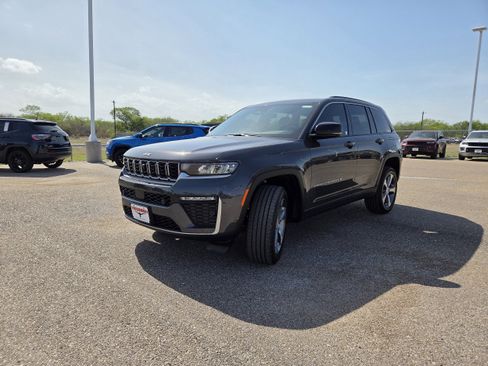 New 2026 Jeep Grand Cherokee Limited RWD image 3