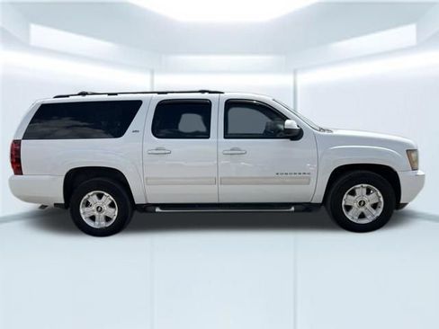 Used 2010 Chevrolet Suburban LT RWD image 5