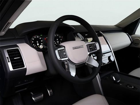 New 2025 Land Rover Discovery Metropolitan Edition image 40