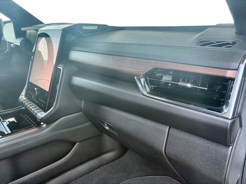 Certified 2025 GMC Yukon XL Denali AWD/4WD image 30