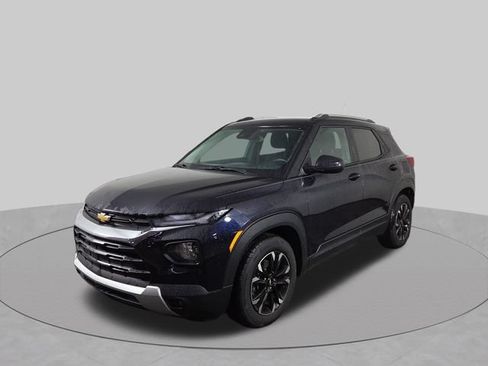 Used 2021 Chevrolet TrailBlazer LT w/ Convenience Package FWD image 2
