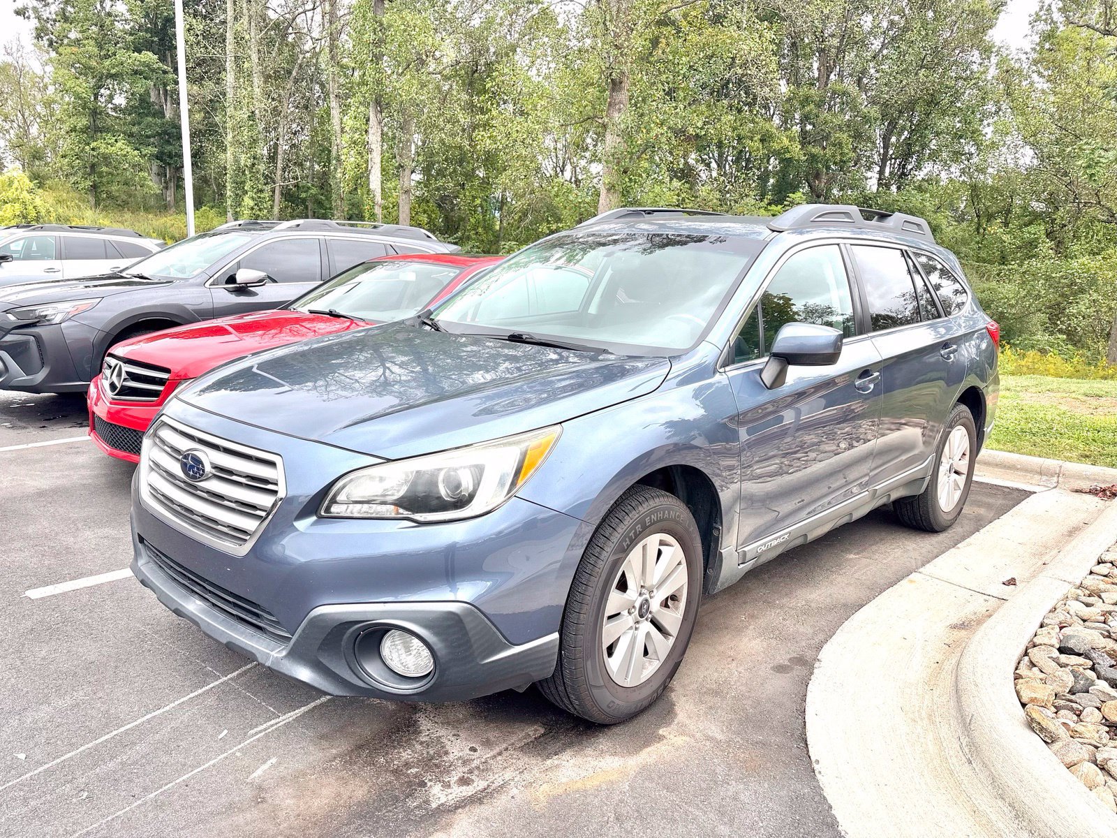 Used 2016 Subaru Outback 2.5i Premium AWD/4WD image 3