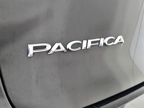 Used 2024 Chrysler Pacifica Select image 11