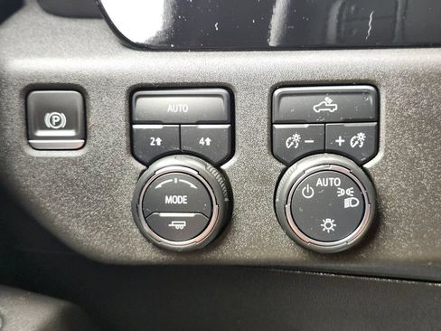 Used 2022 Chevrolet Silverado 1500 LT AWD/4WD image 23
