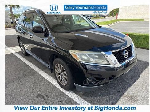 Used 2014 Nissan Pathfinder SV w/ Cargo Package FWD image 2