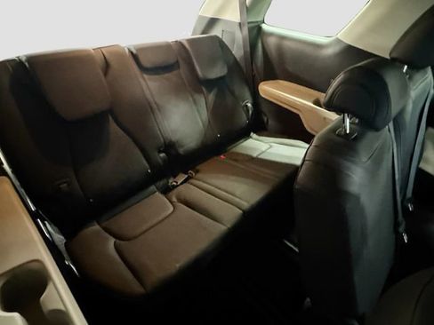 Used 2024 Kia Carnival LX image 27