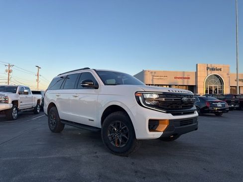 Used 2025 Ford Expedition Tremor image 2