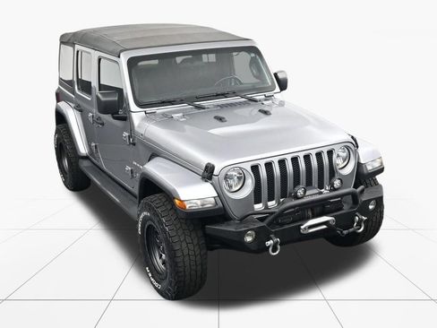 Used 2020 Jeep Wrangler Unlimited Sahara AWD/4WD image 33