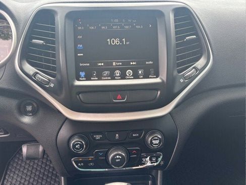 Used 2018 Jeep Cherokee Latitude Plus w/ Cold Weather Group image 11