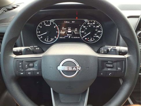 Used 2025 Nissan Rogue S FWD image 10