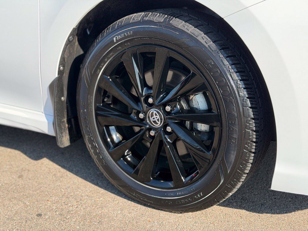 Used 2024 Toyota Camry SE FWD image 25