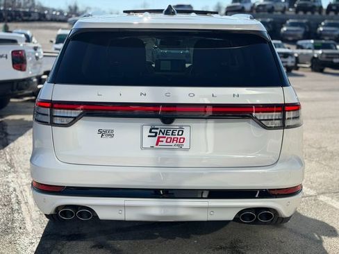 Used 2025 Lincoln Aviator Reserve w/ Equipment Group 201A image 6