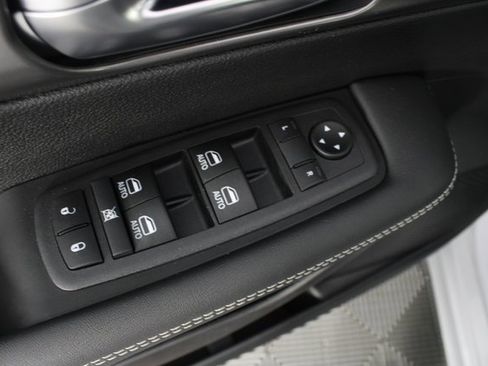 New 2026 Chrysler Pacifica Select image 16