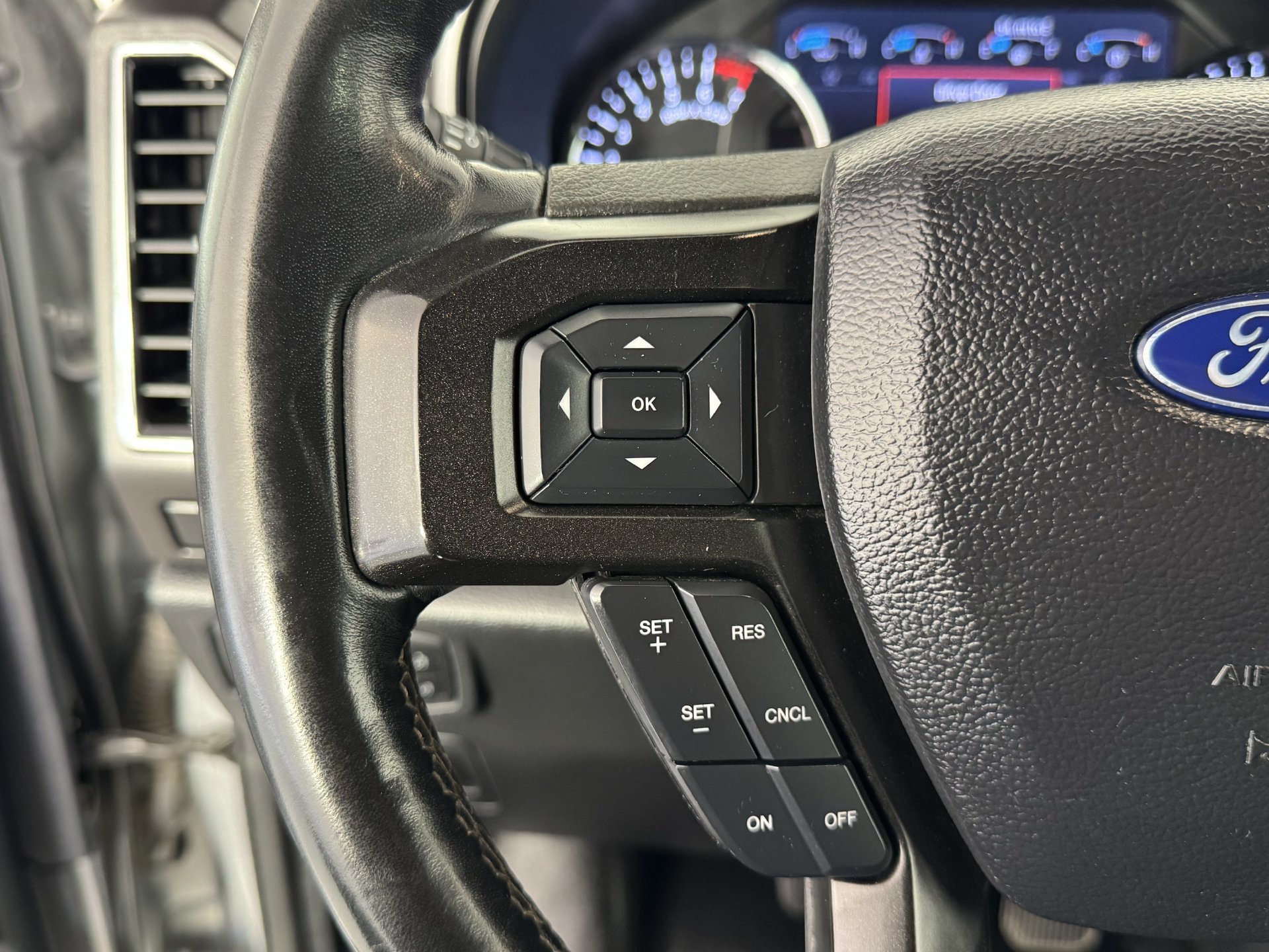 Used 2020 Ford Expedition Limited AWD/4WD image 27