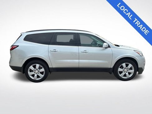 Used 2017 Chevrolet Traverse LT w/ Style and Technology Package FWD image 2