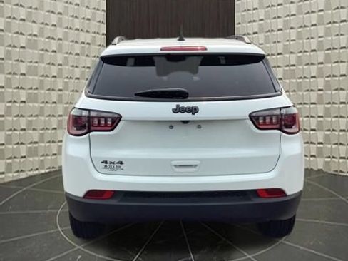 Certified 2025 Jeep Compass Latitude w/ Convenience Group AWD/4WD image 4