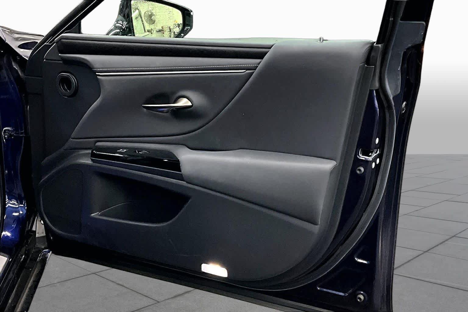 Used 2024 Lexus ES 300h w/ Premium Package FWD image 23