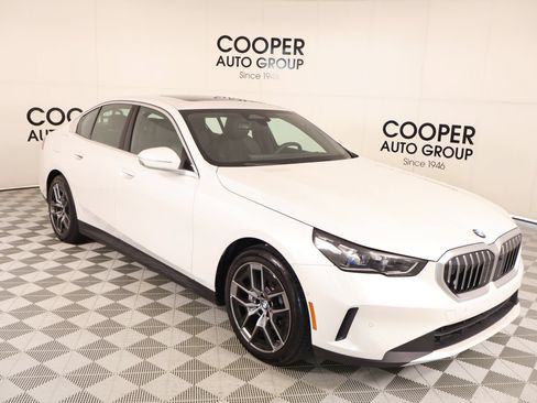 Used 2026 BMW 530i RWD image 1