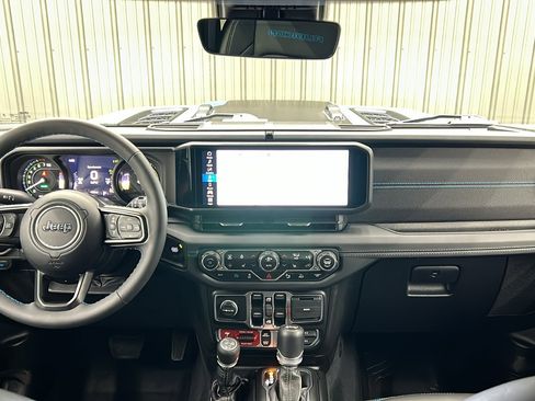 Used 2024 Jeep Wrangler Unlimited Rubicon 4xe image 34