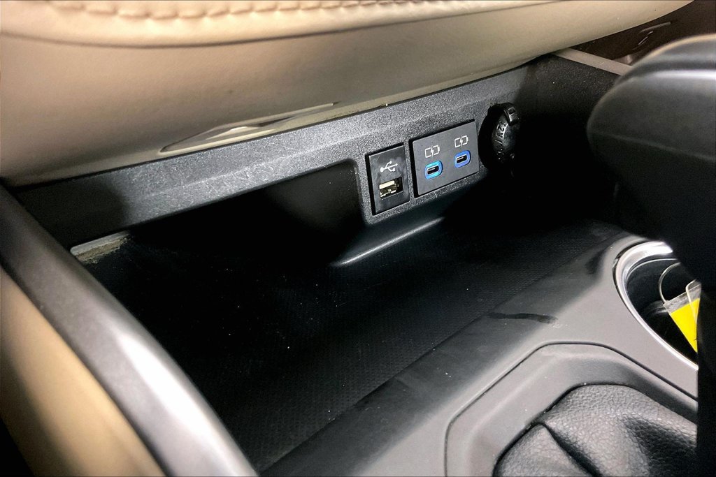 Used 2022 Toyota Highlander XLE AWD/4WD image 29