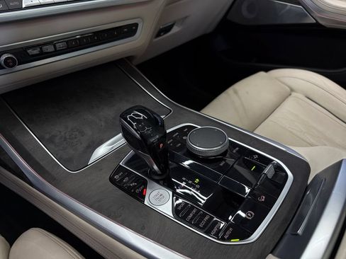 Used 2020 BMW X7 M50i w/ Dynamic Handling Package AWD/4WD image 24