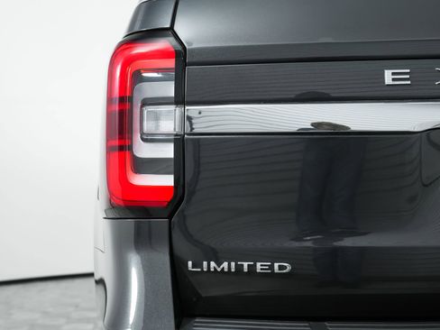 Used 2024 Ford Expedition Limited image 16