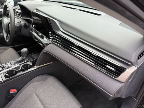 Used 2025 Toyota Camry LE image 33