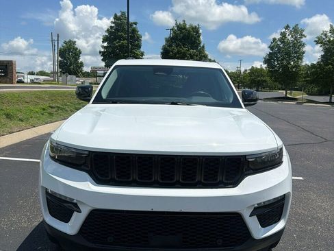 Used 2023 Jeep Grand Cherokee Limited AWD/4WD image 2