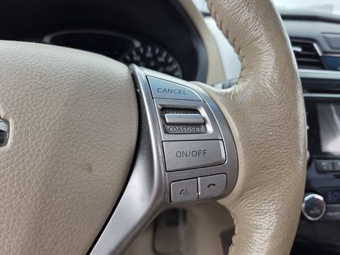 Used 2014 Nissan Altima 2.5 SL w/ Moonroof Package FWD image 26