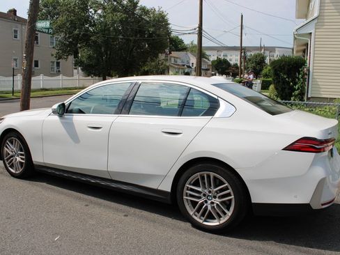 Used 2024 BMW 540i xDrive w/ Premium Package AWD/4WD image 8
