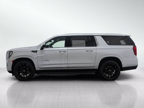 Used 2022 GMC Yukon XL SLT w/ SLT Premium Package AWD/4WD image 3