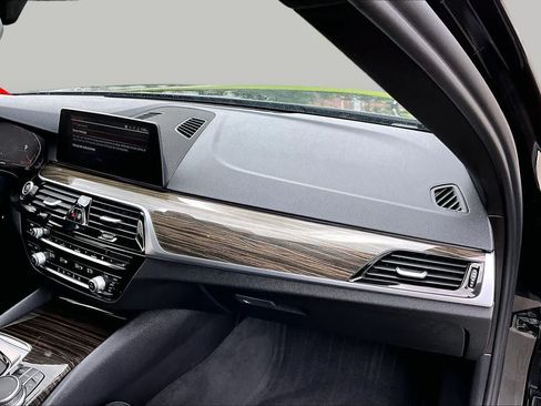 Used 2020 BMW 530i RWD image 19
