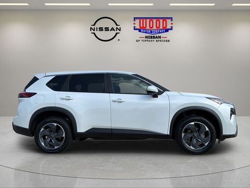 Certified 2024 Nissan Rogue SV FWD image 2