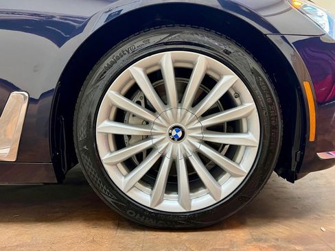 Used 2018 BMW 740i image 12