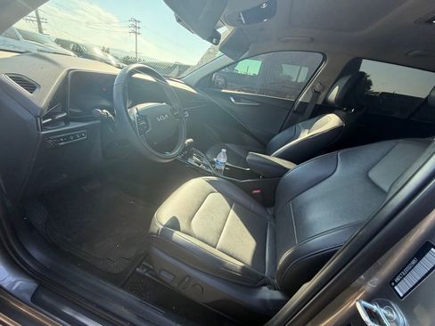 Used 2025 Kia Niro SX image 7