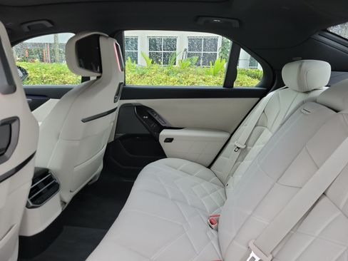 New 2027 BMW 740i w/ Executive Package RWD image 10