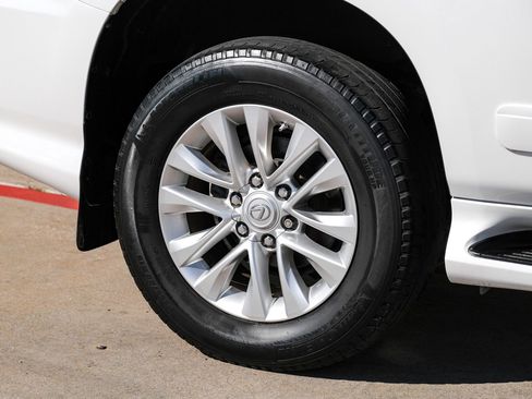 Used 2015 Lexus GX 460 w/ Premium Package image 50