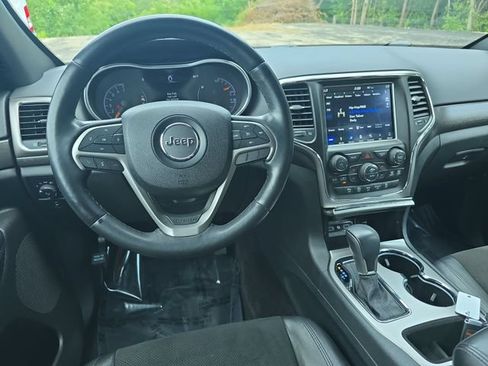 Used 2018 Jeep Grand Cherokee Altitude AWD/4WD image 19