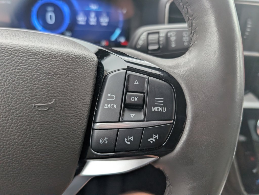 Used 2023 Ford Explorer Platinum w/ Technology Package AWD/4WD image 18