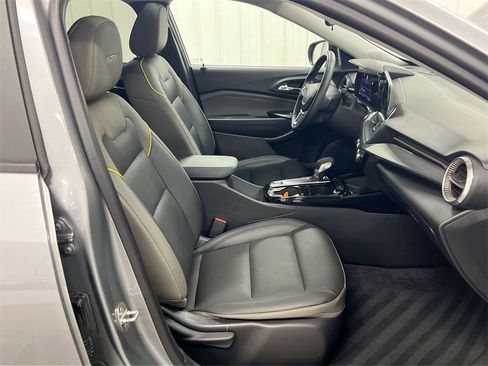 Used 2024 Chevrolet Trax ACTIV w/ Sunroof Package image 22
