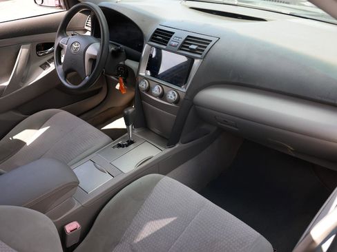 Used 2010 Toyota Camry LE FWD image 18
