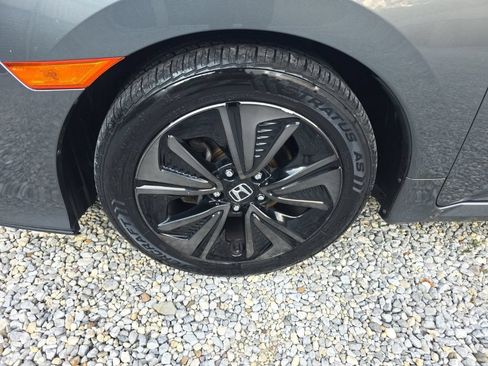 Used 2019 Honda Civic EX image 9
