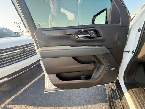 Used 2025 GMC Yukon AT4 w/ AT4 Premium Package AWD/4WD image 11